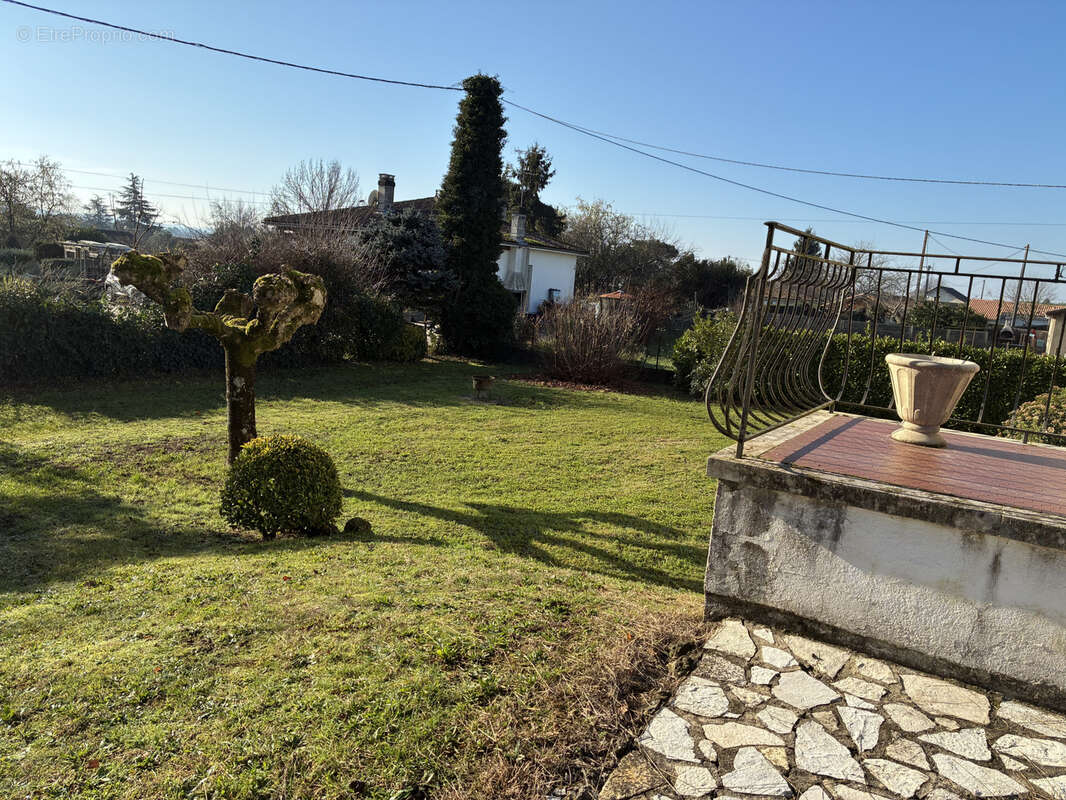 Maison à SAINT-MAGNE-DE-CASTILLON