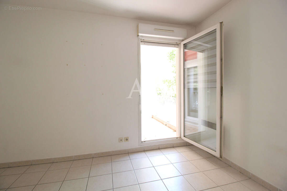 Appartement à MARSEILLE-4E