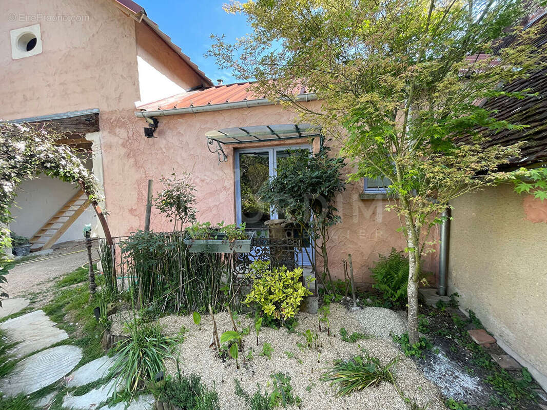 Maison à TOUCY