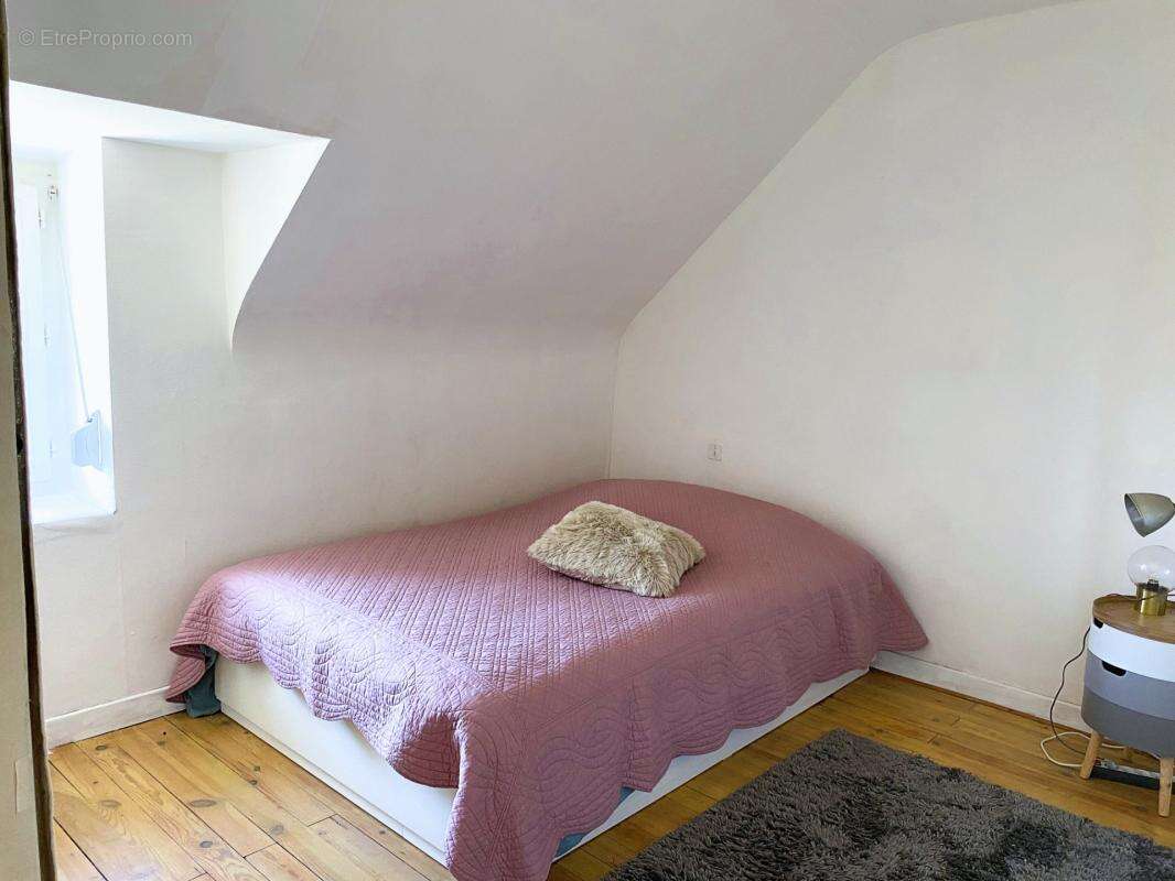 Propriété en pierre 208 m² dont 45 m² de véranda + grange 180 m² – Accessible PMR – 7000 m² – 20 min de Vannes! - photo 8