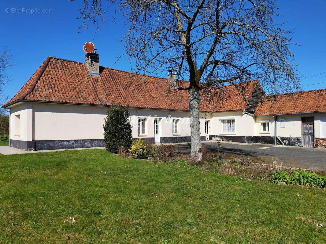 4275 4 - Maison à HESDIN