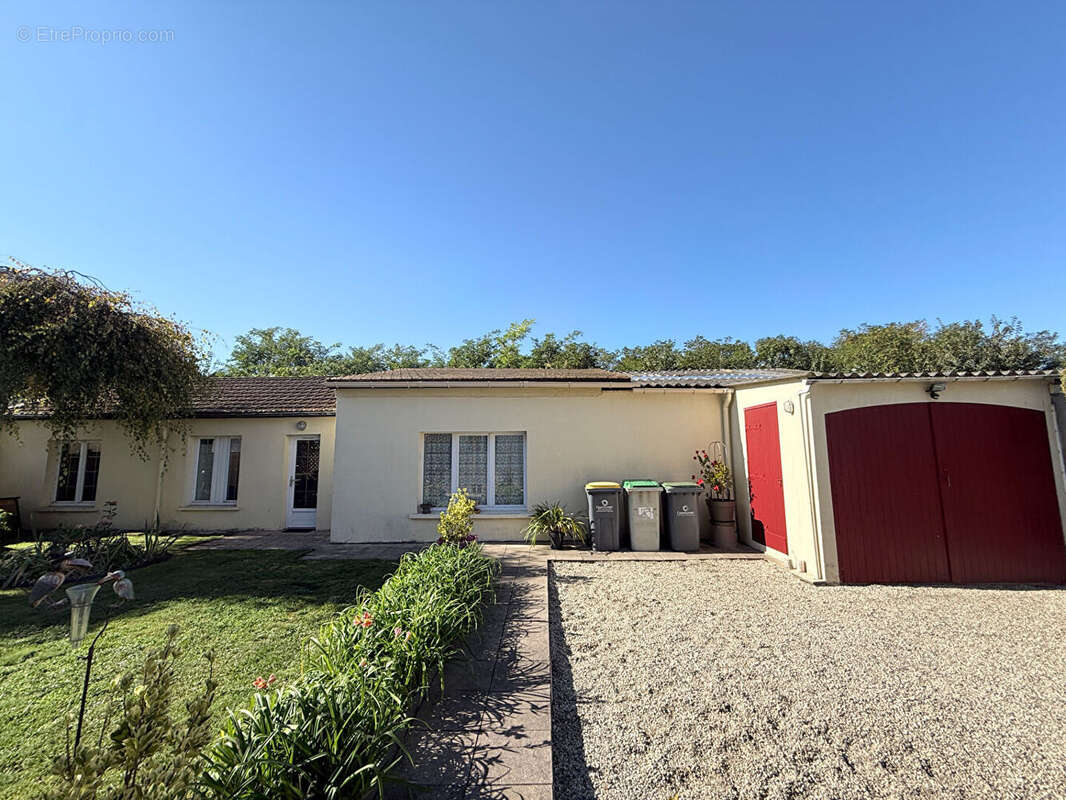 Maison à MONDEVILLE