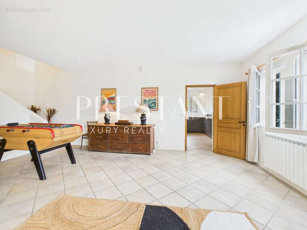 A vendre, Maison de charme 5 chambres vue dominante - photo 7