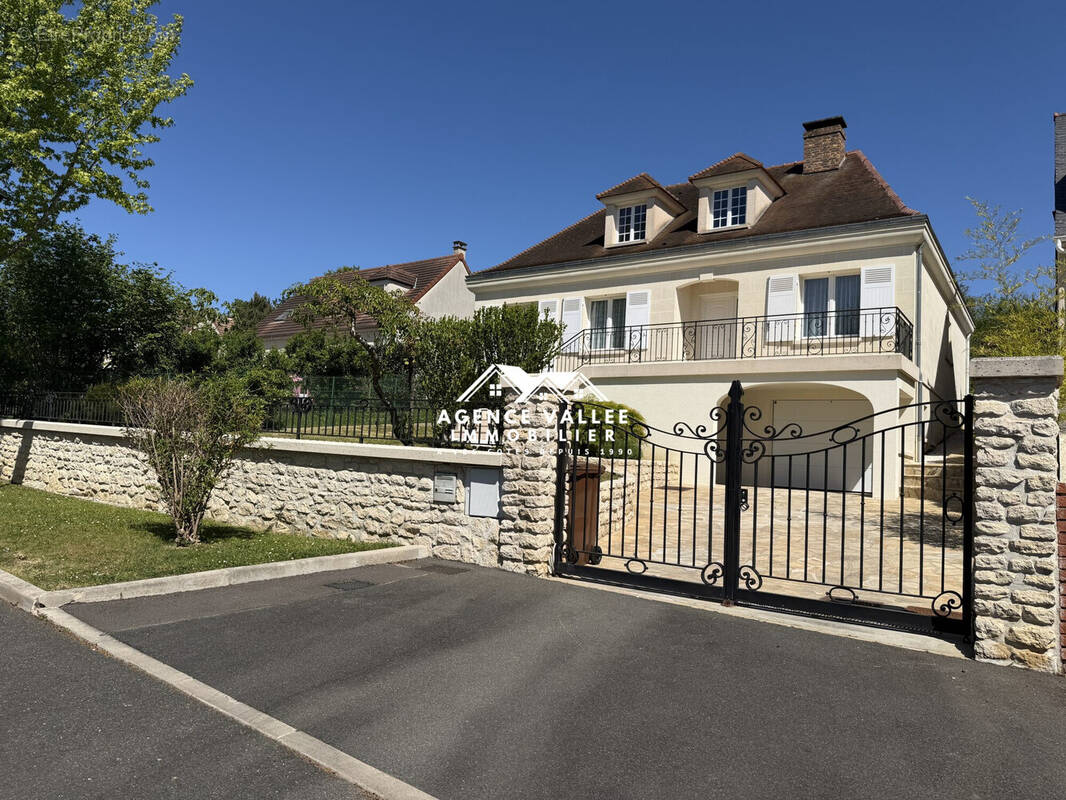 Maison à SAINT-PIERRE-DU-PERRAY