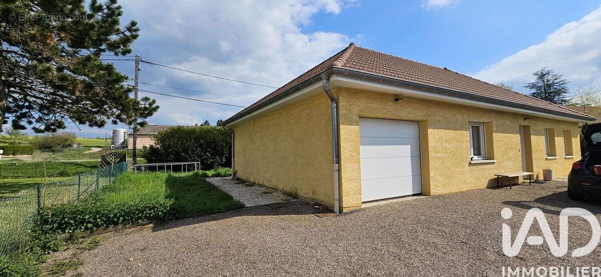 Photo 1 - Maison à COMBEAUFONTAINE