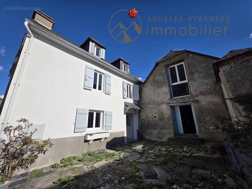 Maison à LUZ-SAINT-SAUVEUR