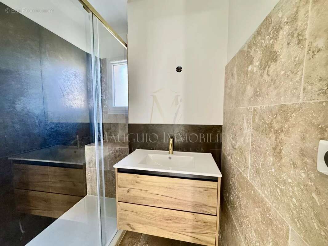 Appartement à MAUGUIO