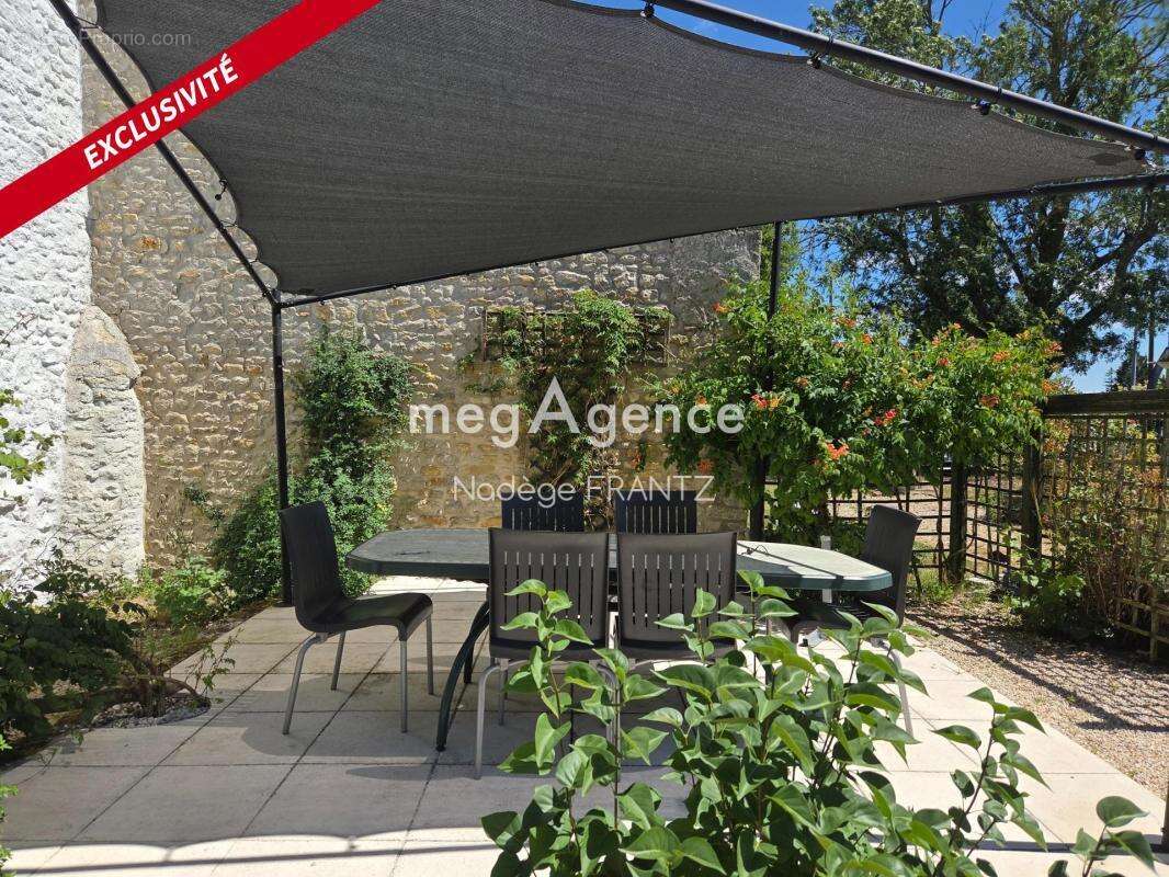 Propriété avec maison, 2 gîtes, 2 piscines et dépendance - Saint-Loup (17380) - photo 20