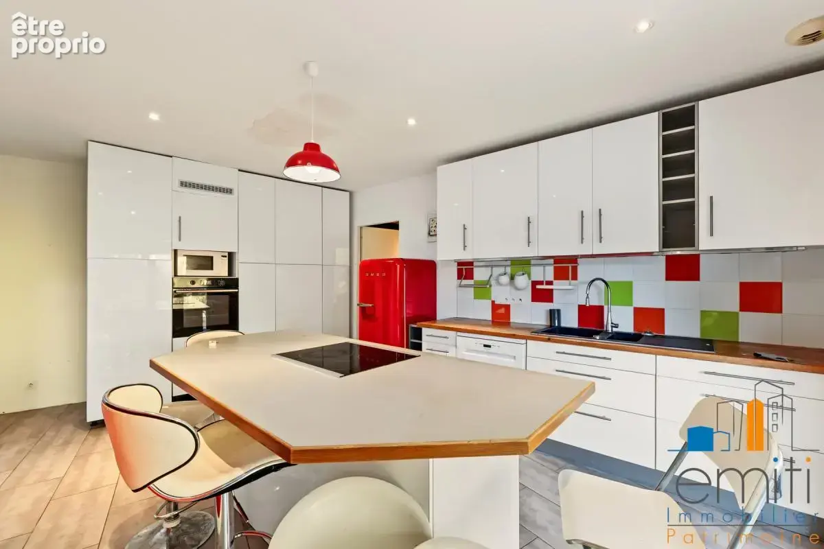 Maison d’architecte – 176 m², piscine et écrin de verdure à Mons - photo 5