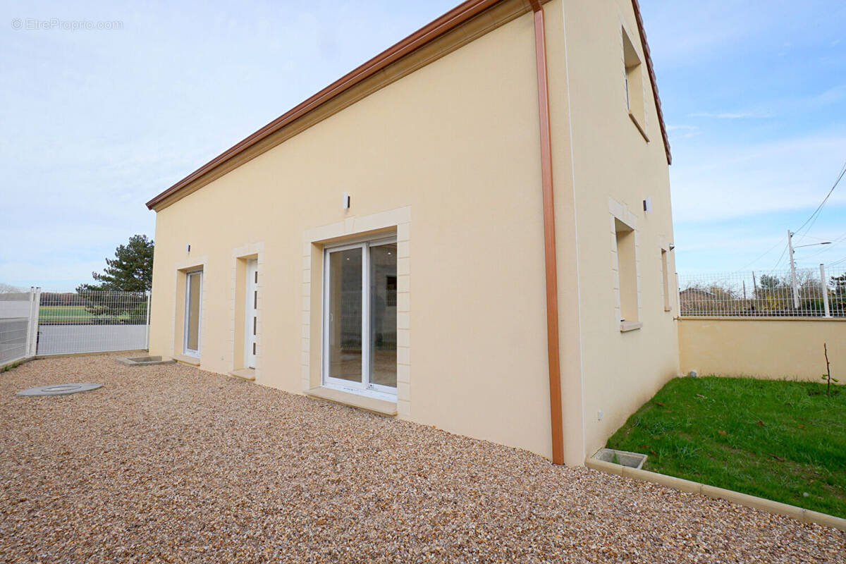Maison à MEZIERES-SUR-SEINE