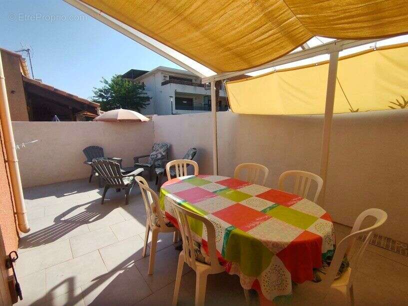 Grau d'agde - maison renovée et meublée - t2 + mezzanine en rez-de-jardin terrasse - 2 pièces - chambre cabine- stationnement mo - photo 11