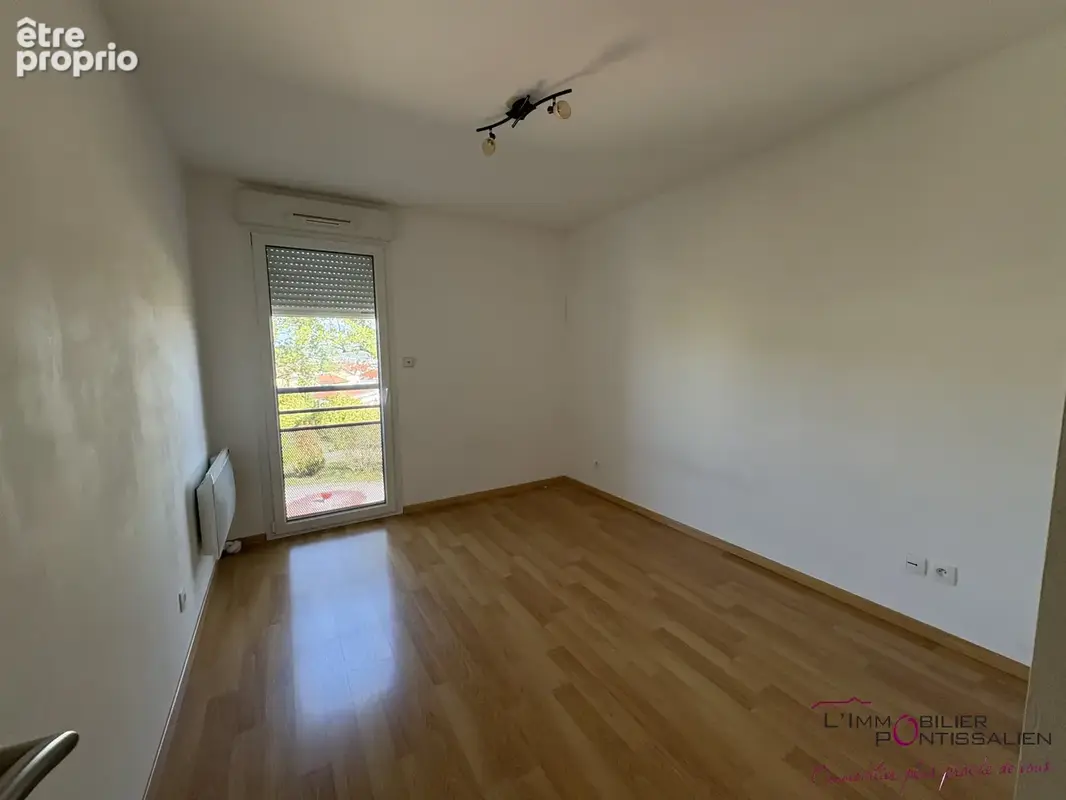 Pontarlier - les epinettes : appartement de type 3 avec ascenseur, terrasse, cave, box en sous-sol et parking - photo 4