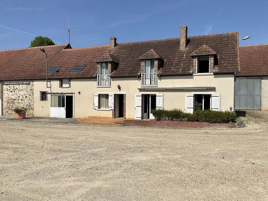 Maison à SAINT-LOUP-DE-BUFFIGNY
