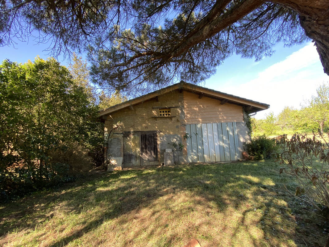 Terrain à LE BURGAUD