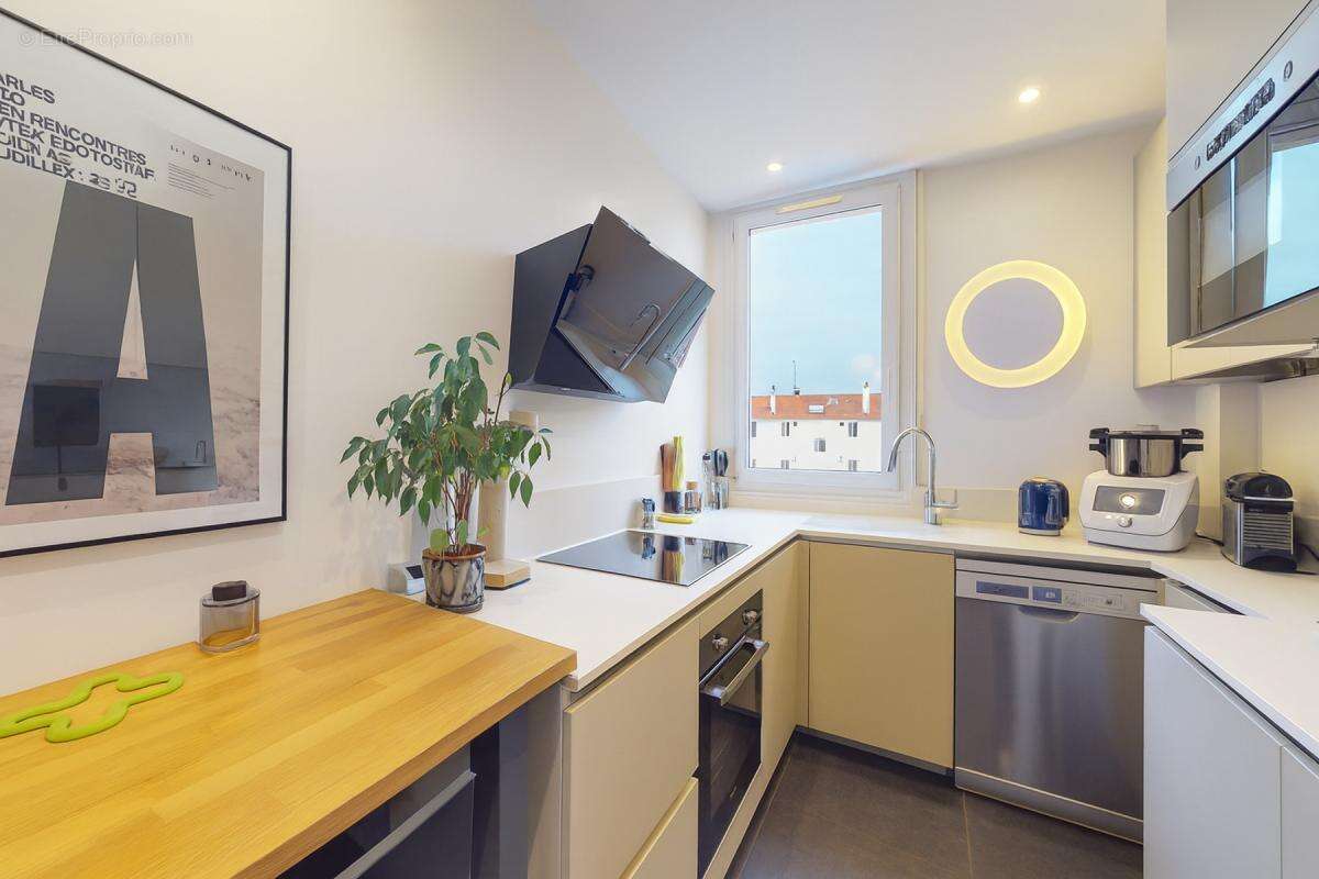 Appartement à COURBEVOIE