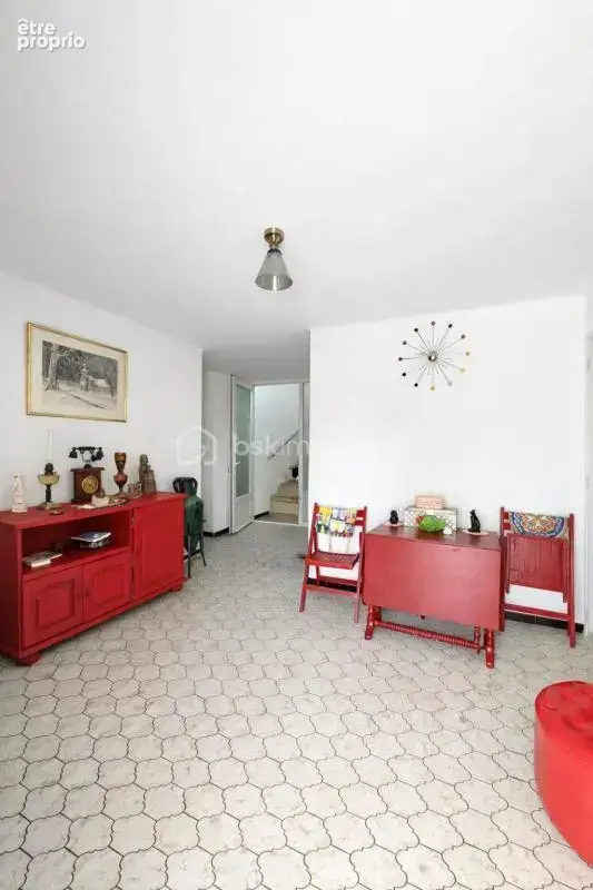 Une maison lumineuse, spacieuse et parfaitement entretenue, idéale pour une famille recherchant confort, volumes et proximité im - photo 3