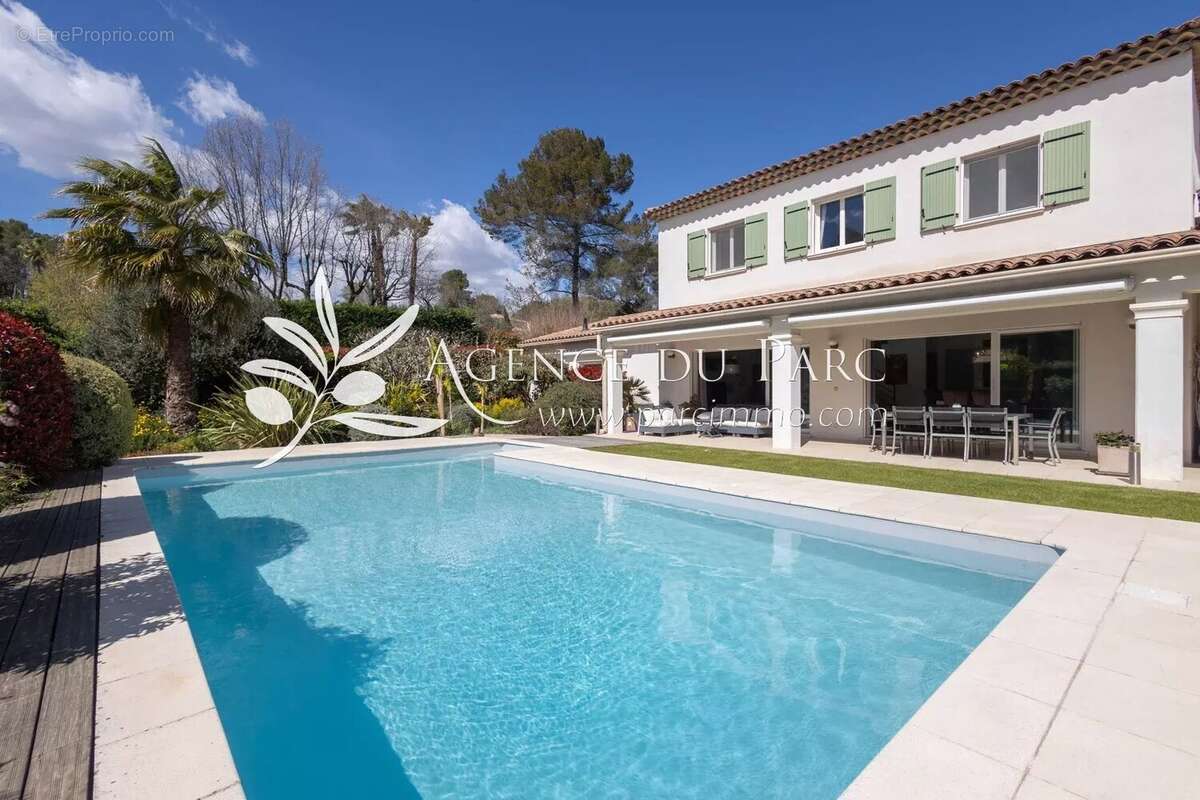 Maison à ROQUEFORT-LES-PINS