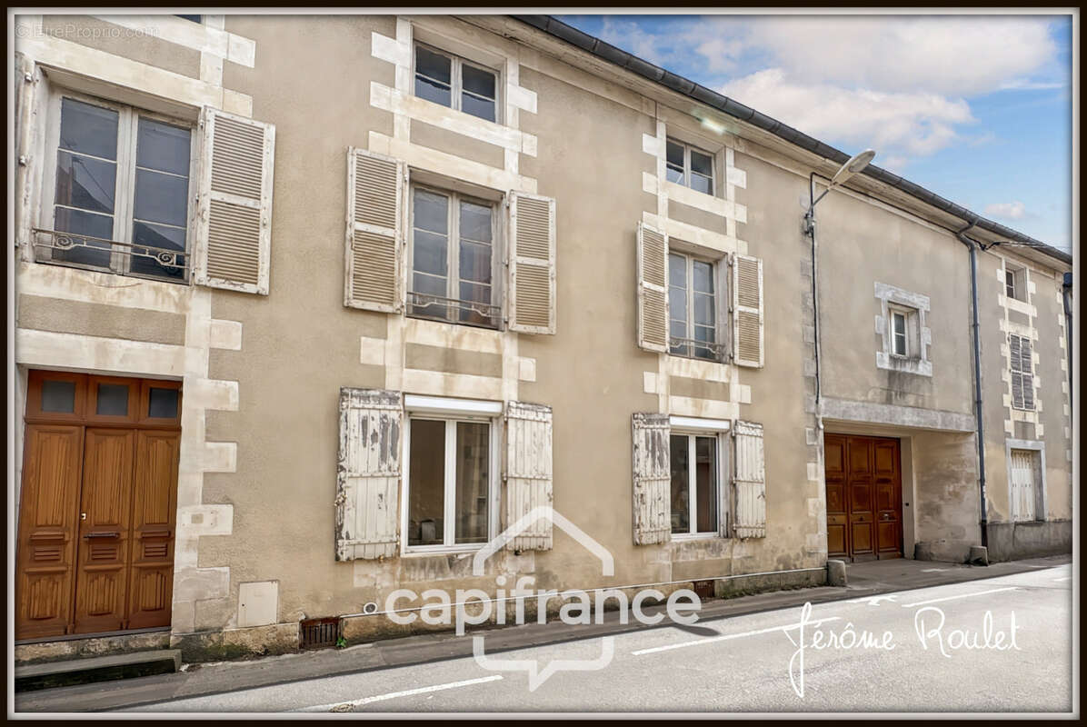 Hyper centre Neuville-de-Poitou – Maison de caractère 305 m² – Jardin, garages et fort potentiel - photo 32