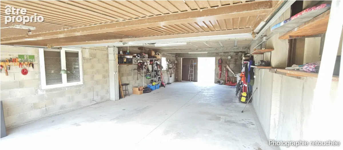 Maison de plain-pied avec terrasse & véranda de 45 m² - Vue dégagée sur terrain clos de 3 800 m² - photo 15