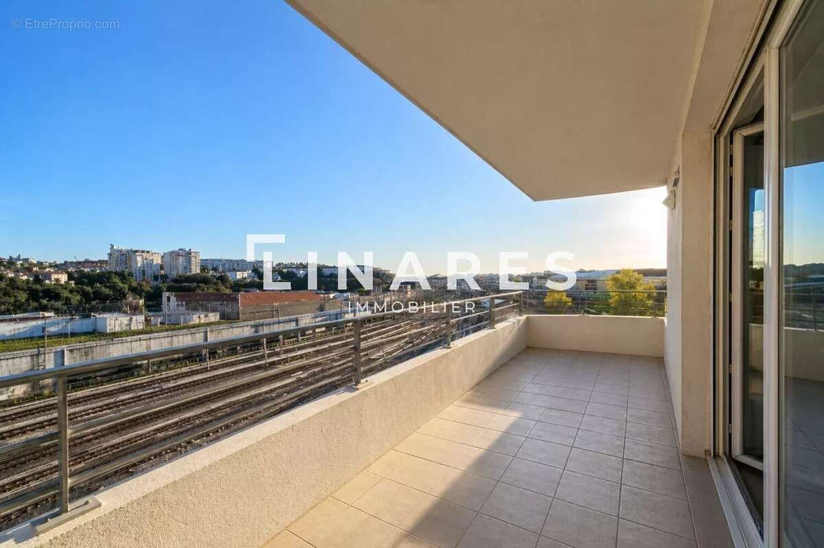 Appartement à MARSEILLE-4E