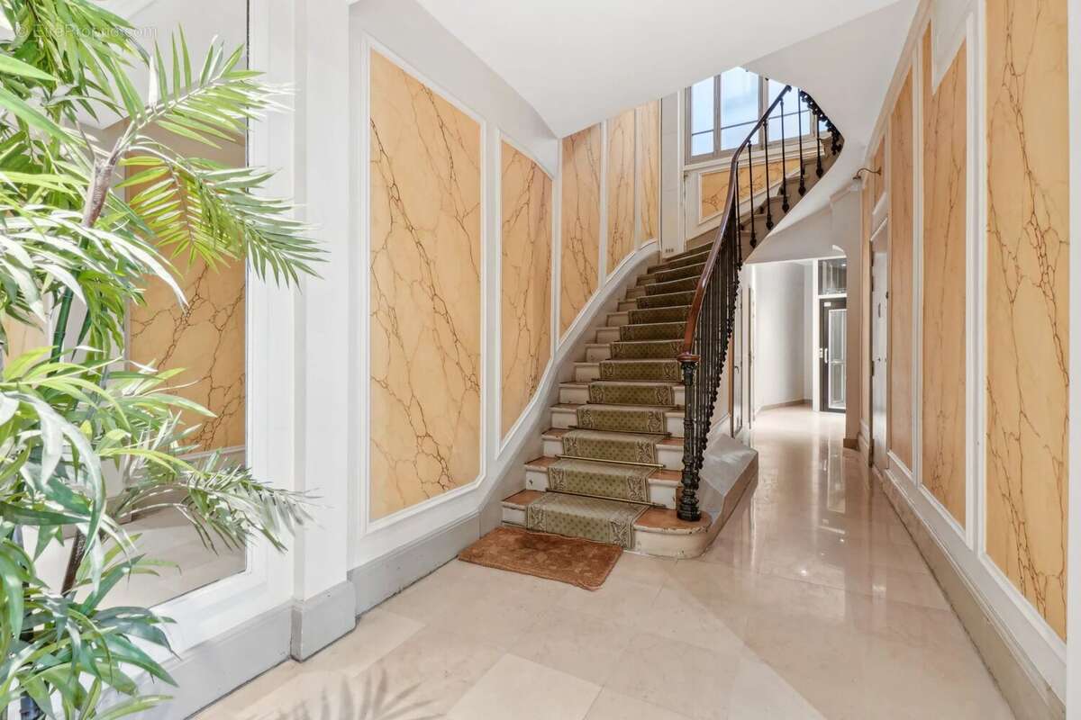 Appartement à PARIS-1E