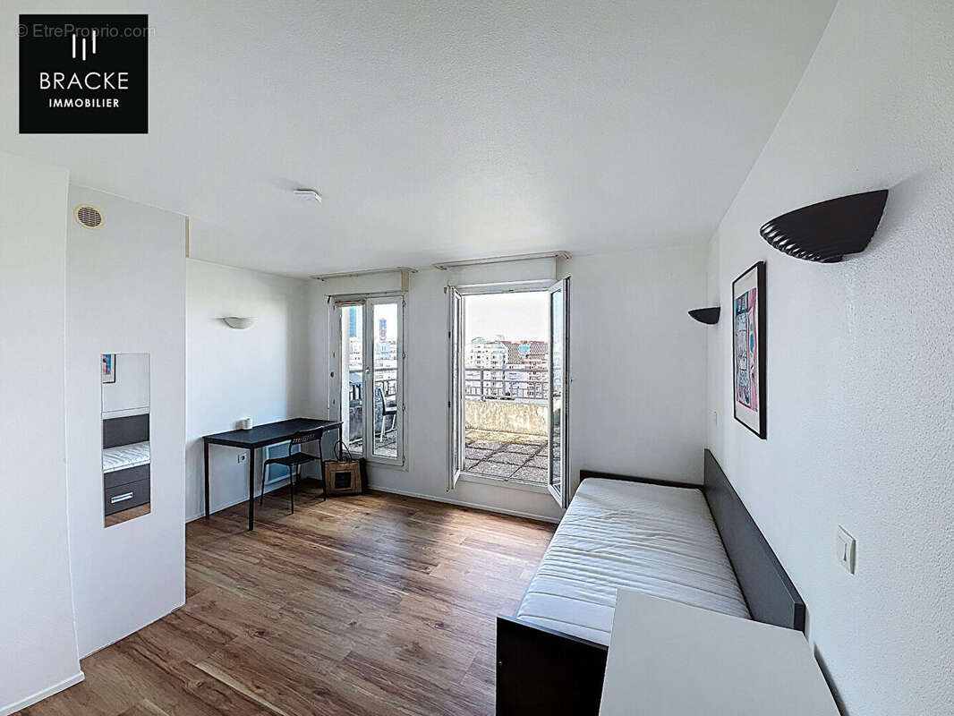 Appartement à COURBEVOIE