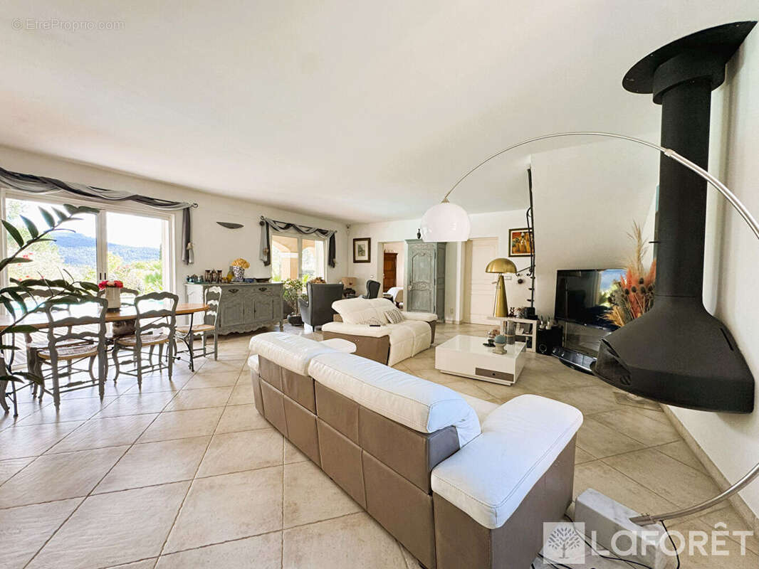 Maison à SAINT-ZACHARIE