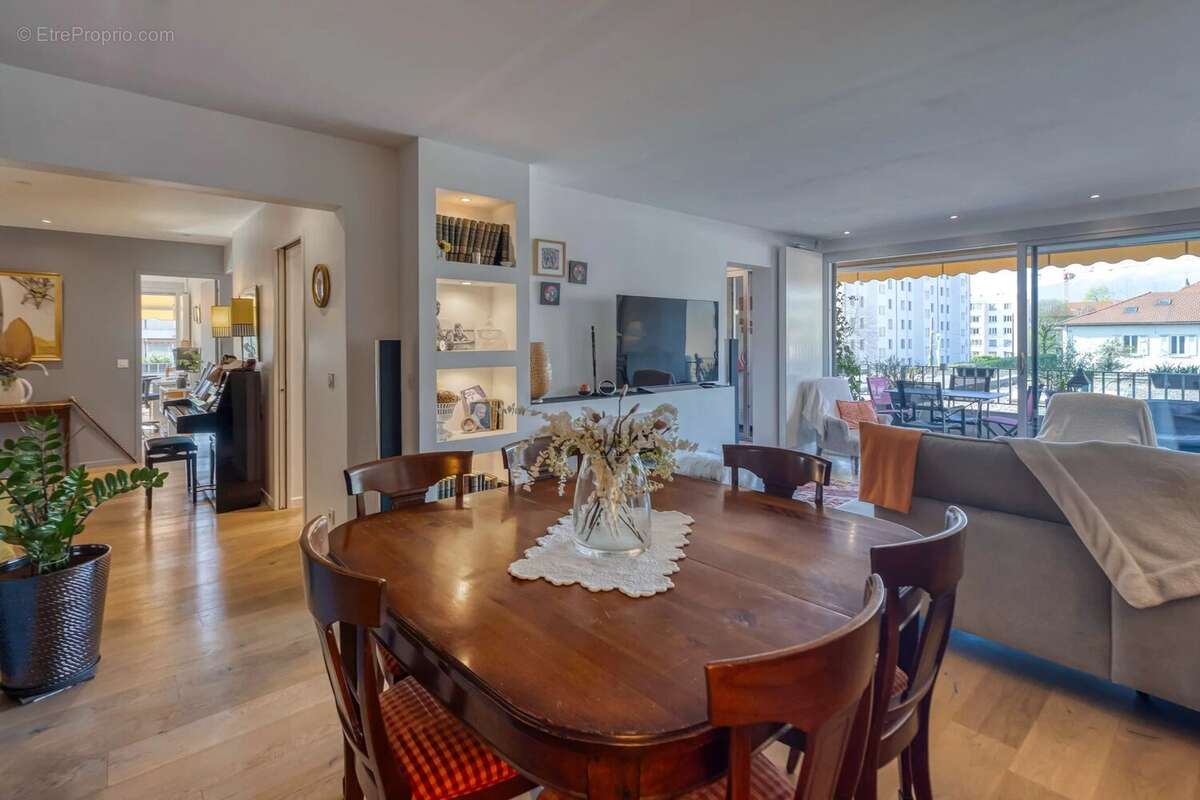 Appartement à MEYLAN