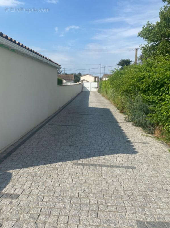 Maison à AMBARES-ET-LAGRAVE