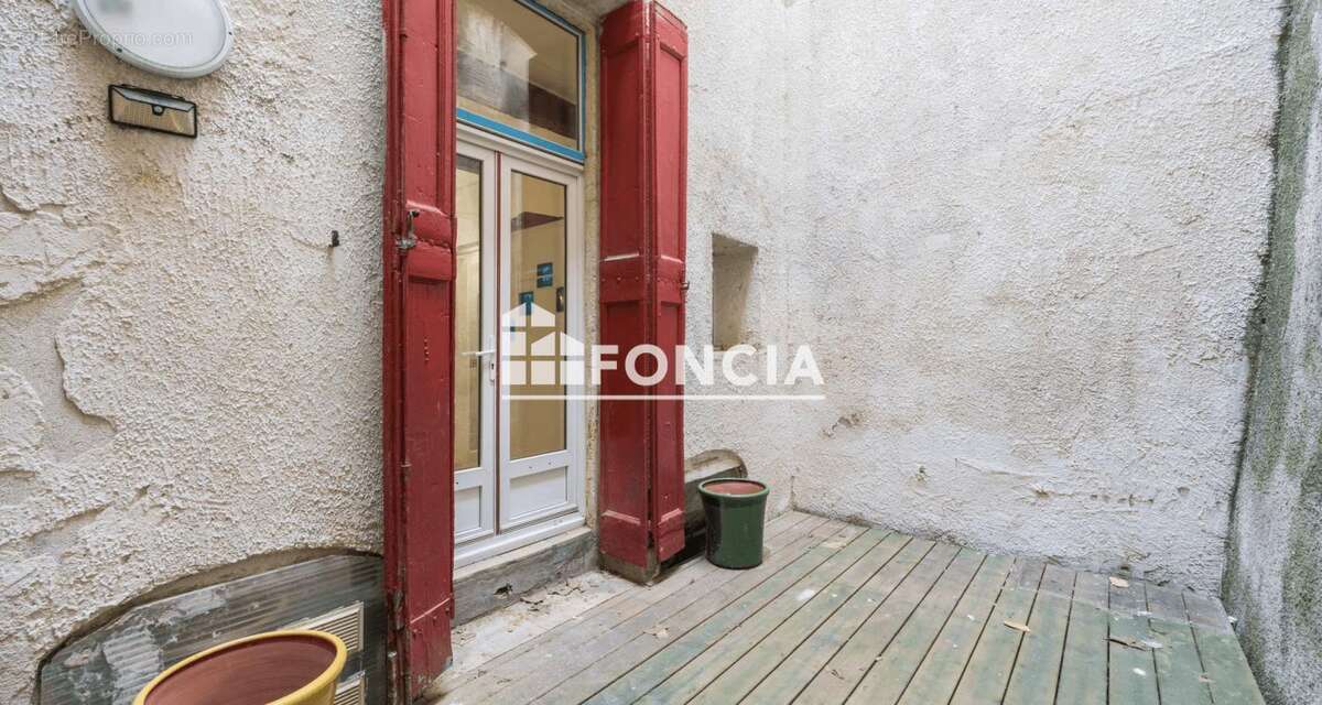 Montpellier centre ecusson superbe 1p de 23 m2 hab plus une terrasse cour de 12m2 - photo 6