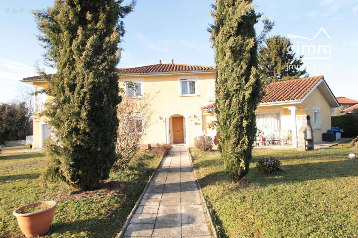Maison à SAINT-SIMEON-DE-BRESSIEUX