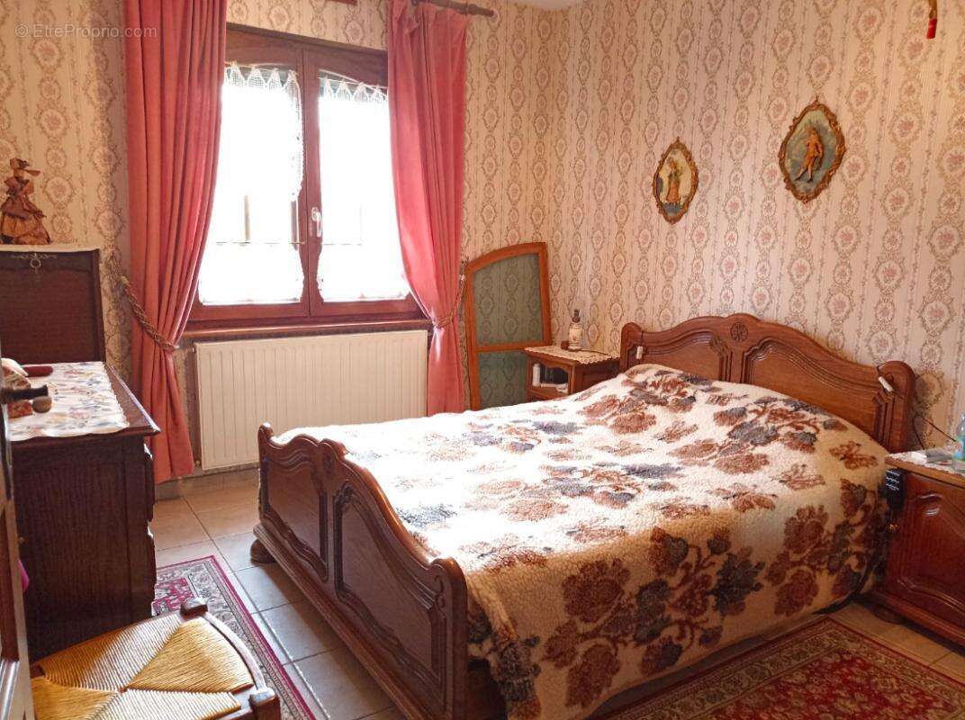 Maison à AVESNES-SUR-HELPE