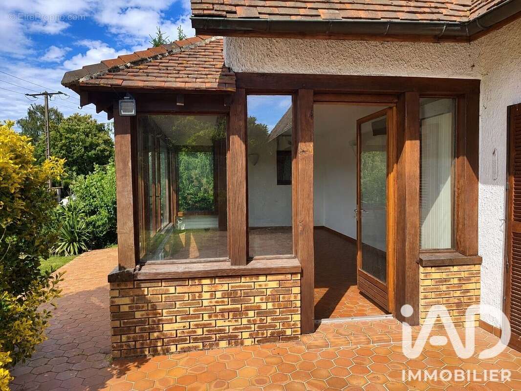 Maison 157 m² à Le Plessis-Feu-Aussoux  - photo 3