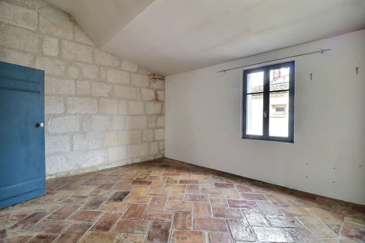 Maison à SAINT-BRES