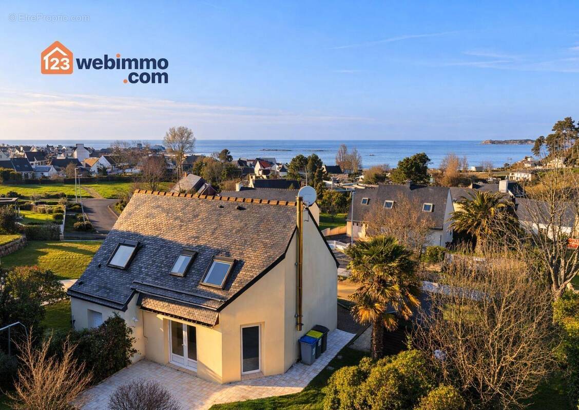 Maison à TREDREZ-LOCQUEMEAU