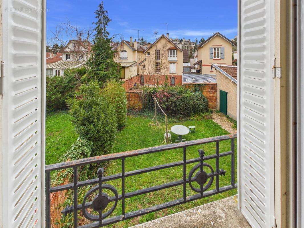 - 78000 versailles - quartier montreuil - charme de l'ancien - parquet moulures cheminees - expose sud sur jardin - grande cave  - photo 7