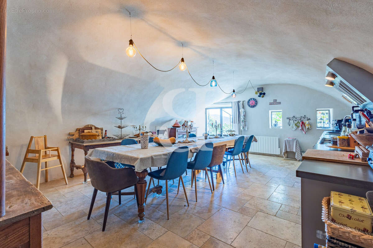 Maison à SAINT-FERREOL-TRENTE-PAS