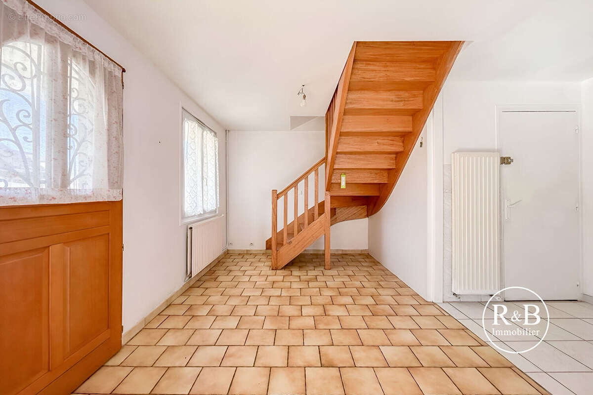 Maison à LES CLAYES-SOUS-BOIS