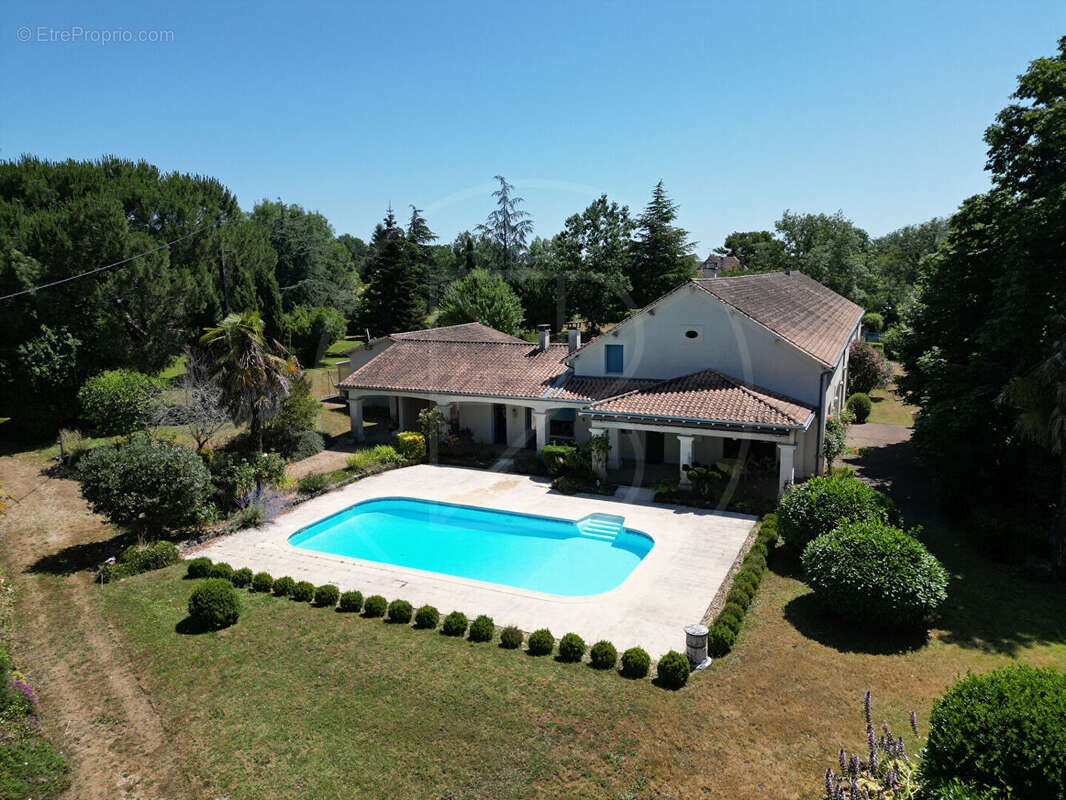 Maison à SAINT-MARTIAL-D'ARTENSET