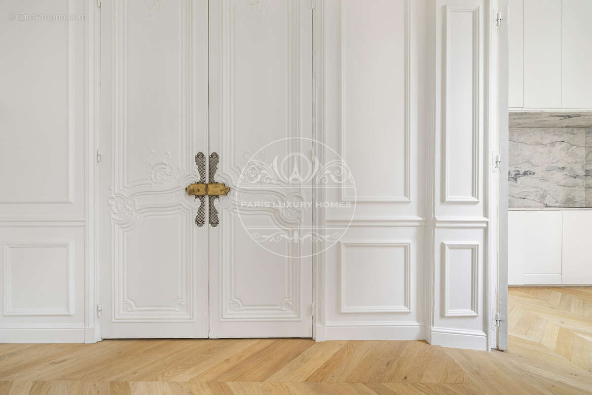 Appartement à PARIS-1E