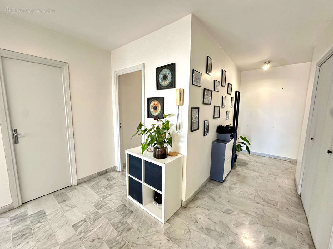 Appartement à SAINT-LAURENT-DU-VAR