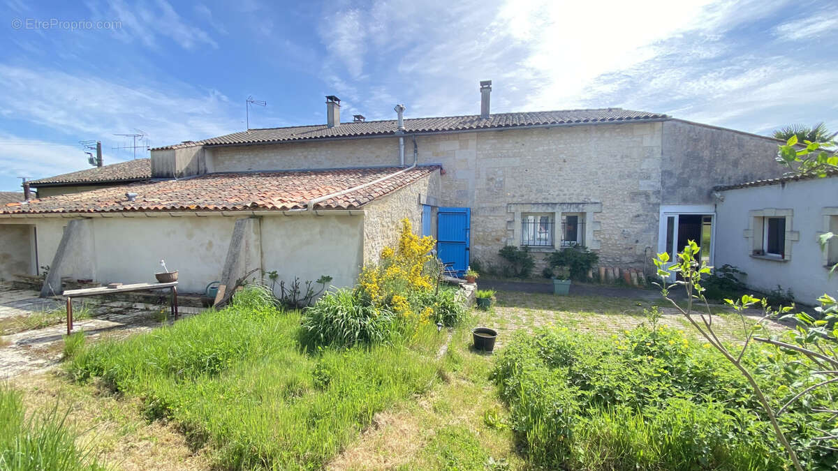 Maison à SAINT-FORT-SUR-GIRONDE