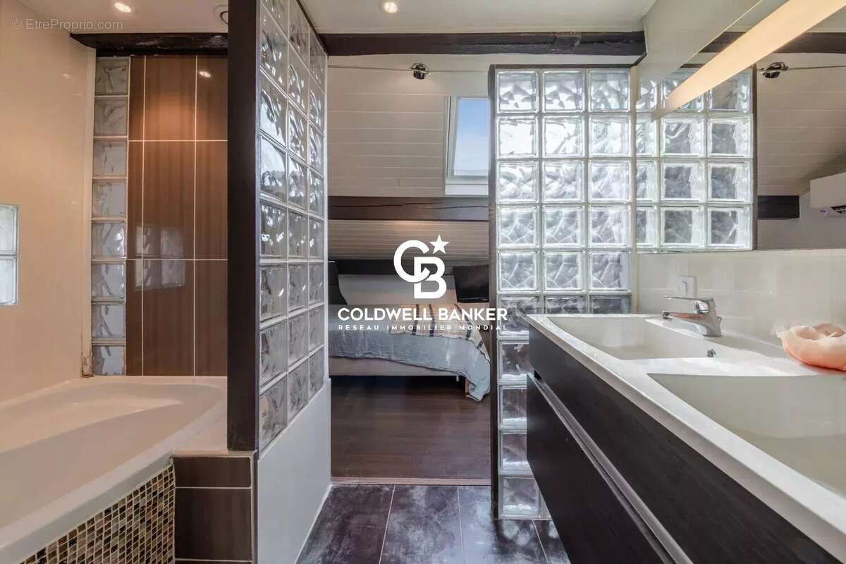 Maison à VETRAZ-MONTHOUX