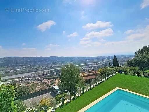 Maison à SAINT-LAURENT-DU-VAR