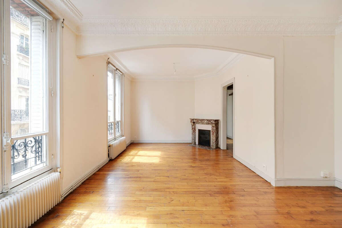 Appartement à PARIS-14E