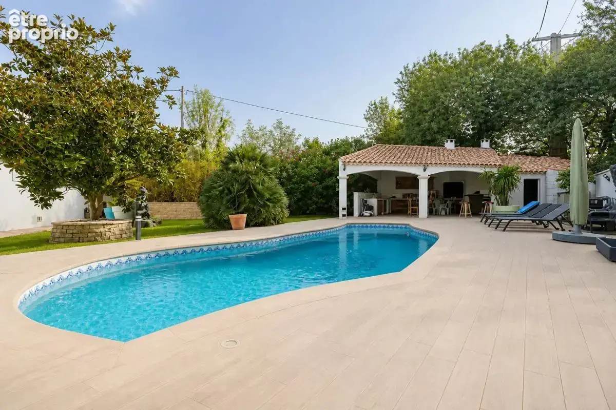 Maison de 7 pièces de 186 m² avec piscine à Saint-Victoret - photo 1