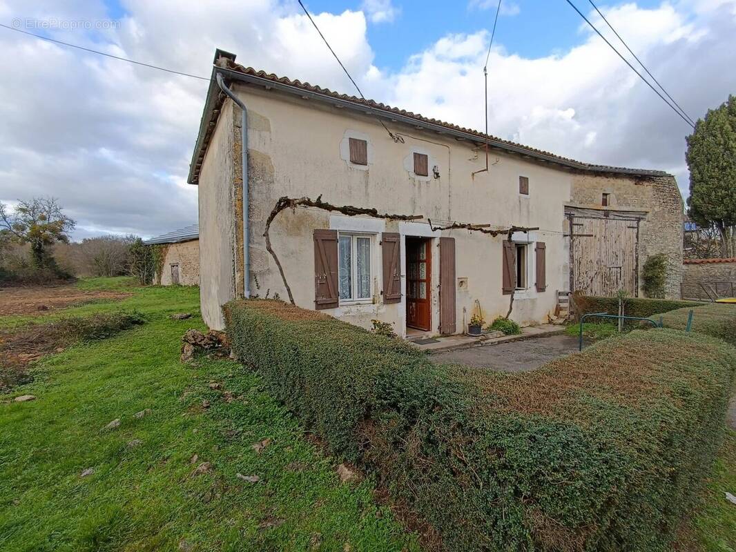 Maison à NANTEUIL-EN-VALLEE