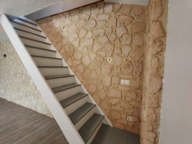 Maison à MOULIETS-ET-VILLEMARTIN