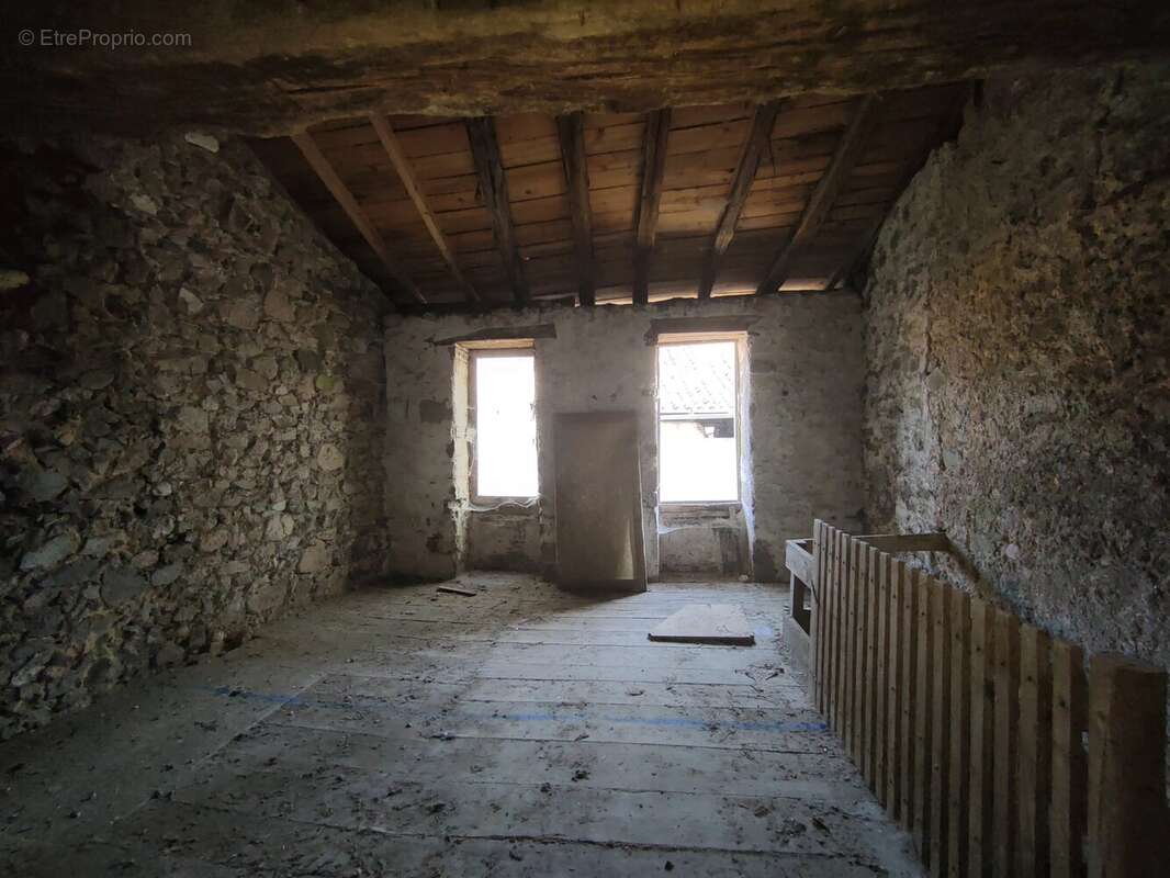 Maison à CONFOLENS