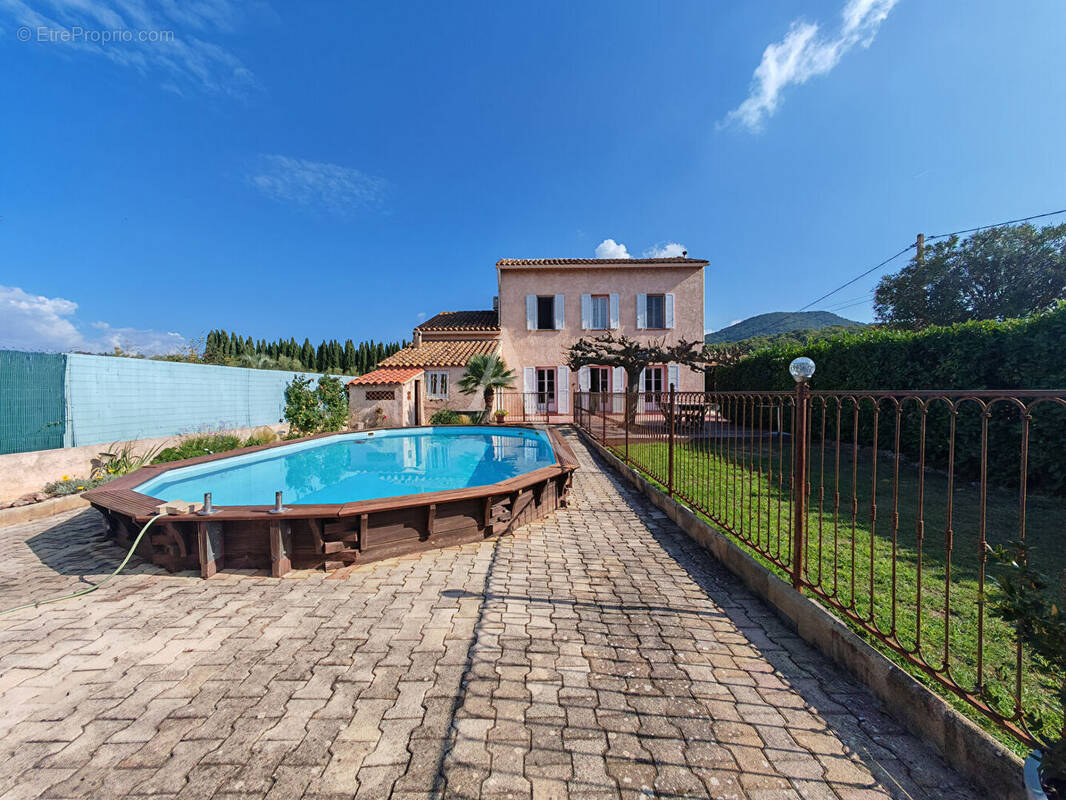 Maison à CARQUEIRANNE